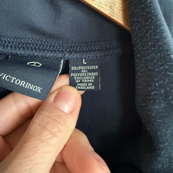 Victorinox Swiss Army 1/4 zip • Men’s large - Picture 3 of 11